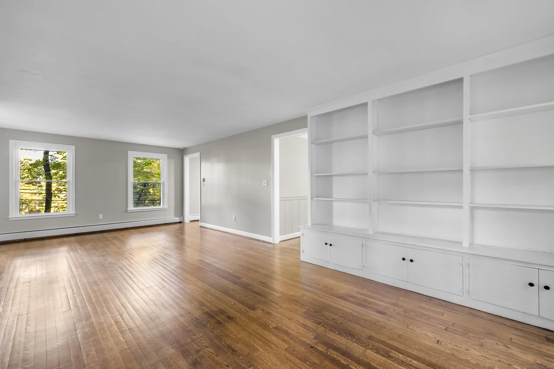 Photo of 545 Simsbury Road