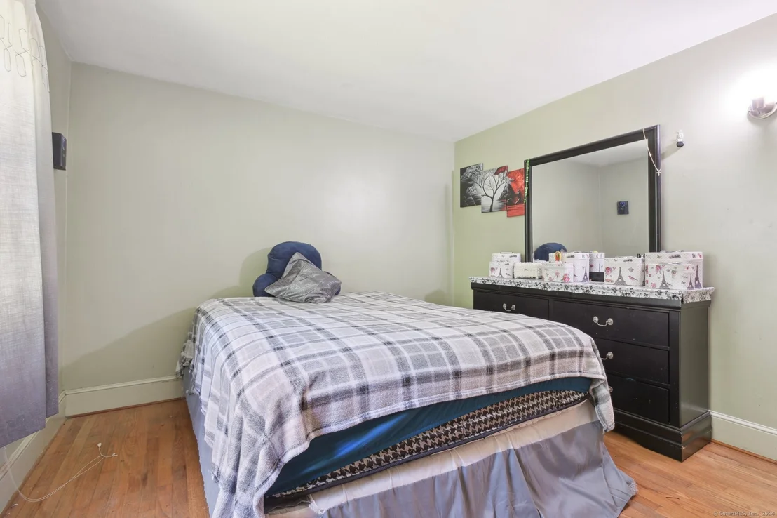 Photo of 574 Gracey Avenue