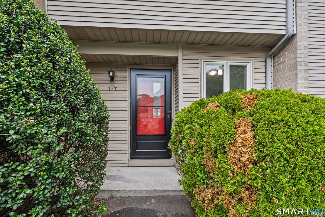 Photo of Unit 17 at 827 Oronoke Road