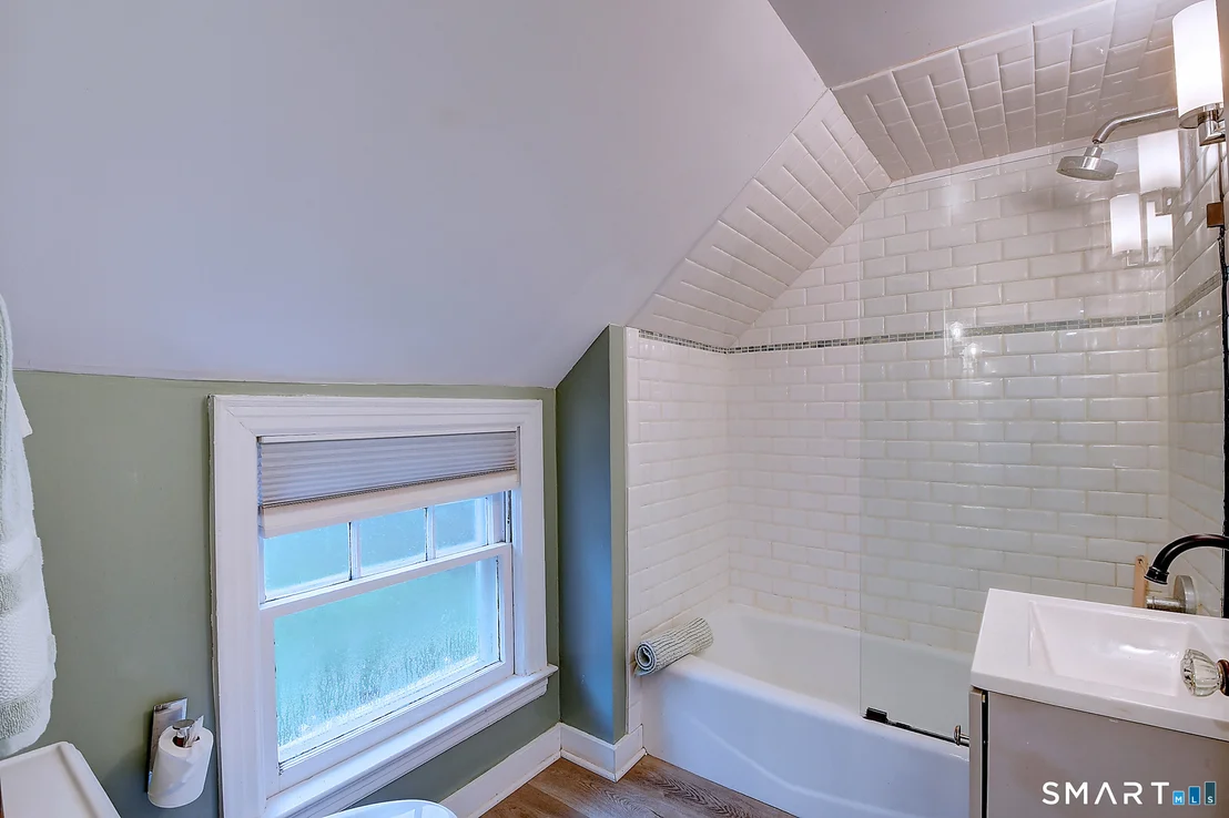 Photo of 27 Chestnut Hill Road