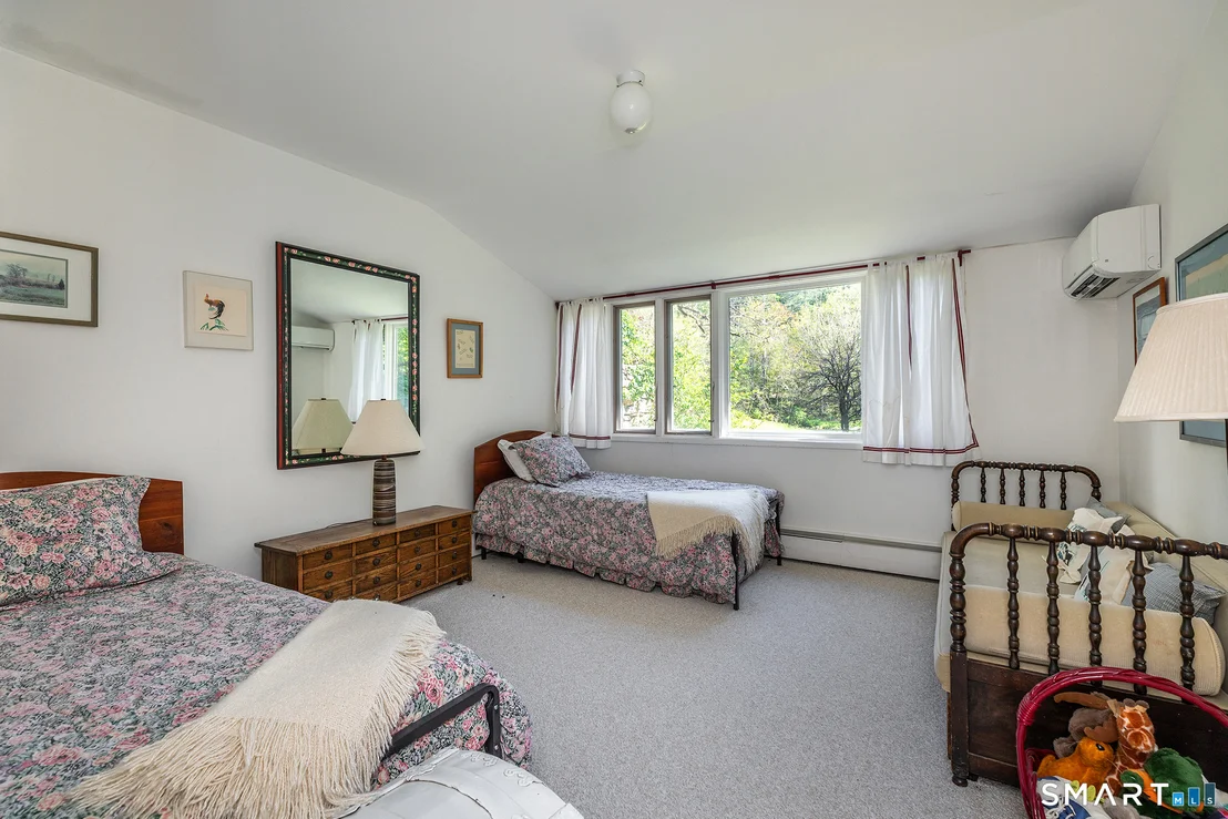 Photo of 35 River Road