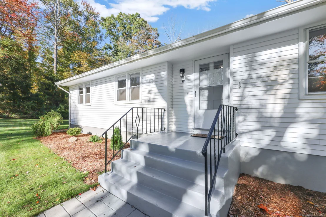 Photo of 527 Merrow Road