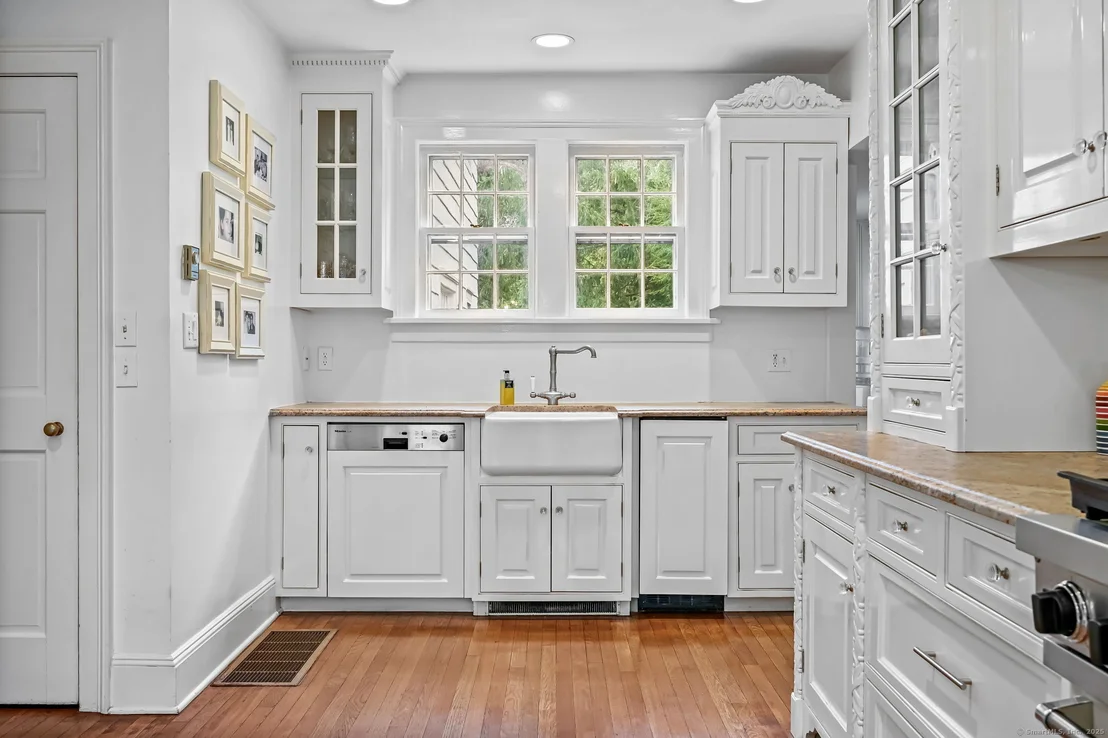 Photo of 330 Ridgefield Road