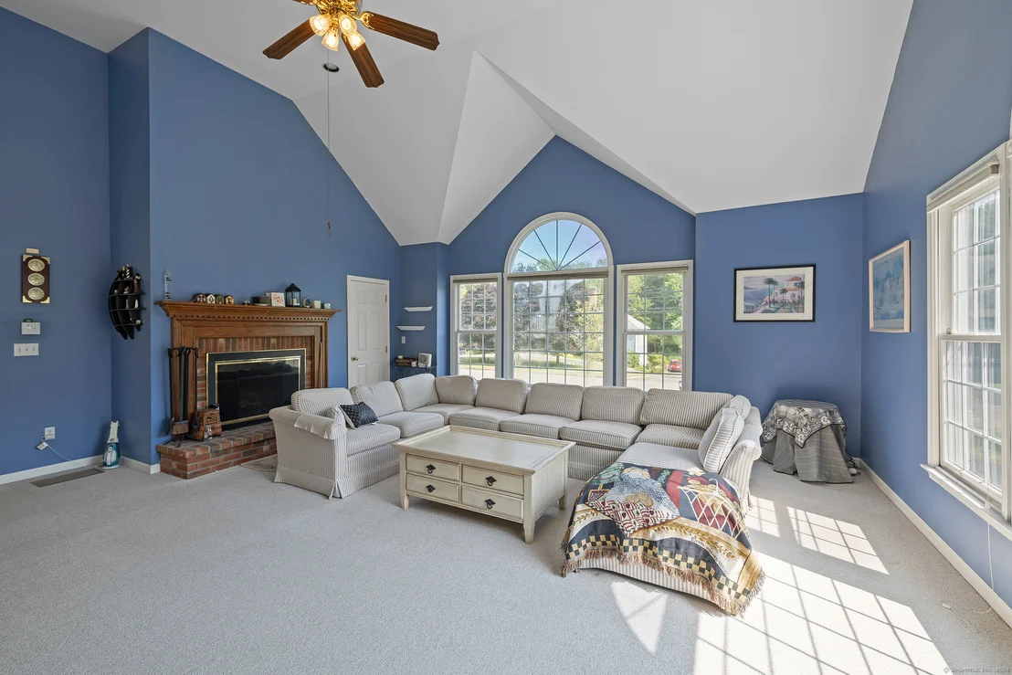 Photo of 124 Meadowview Drive