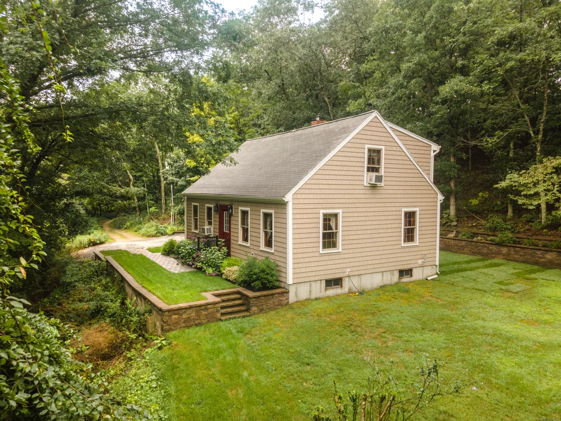 Photo of 512 Squaw Rock Road