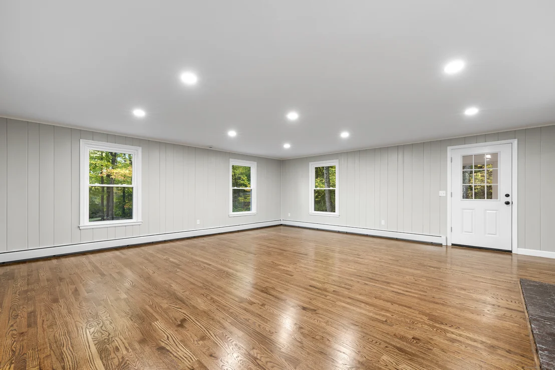 Photo of 545 Simsbury Road