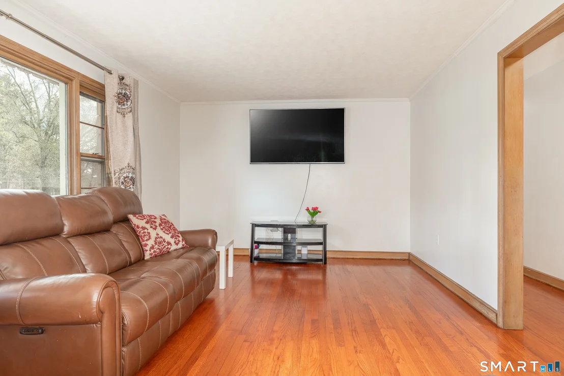 Photo of 122 Maple Avenue