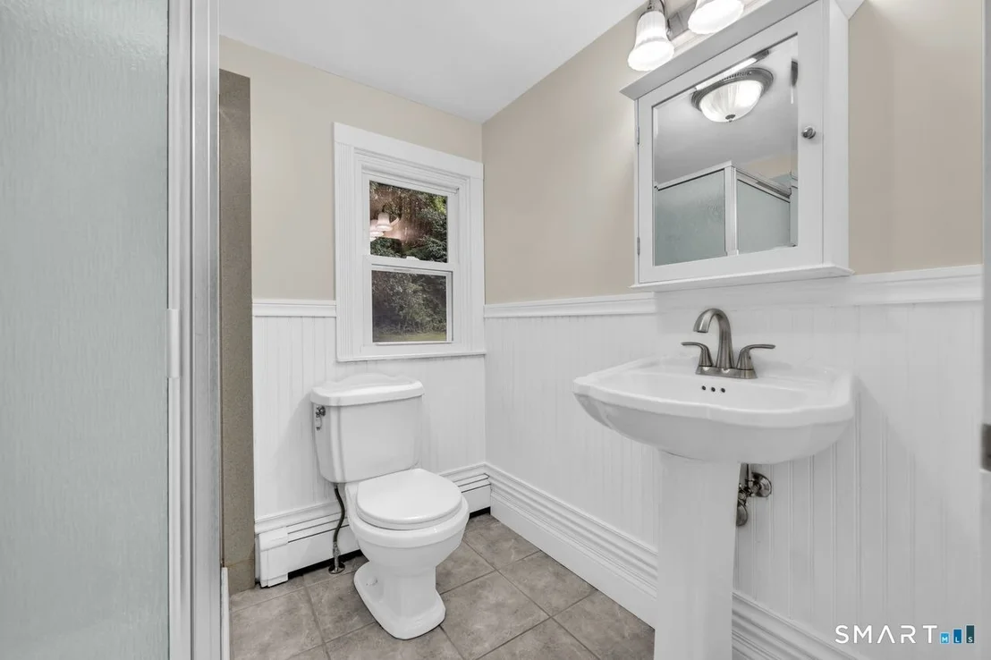 Photo of 425 Lakeside Road