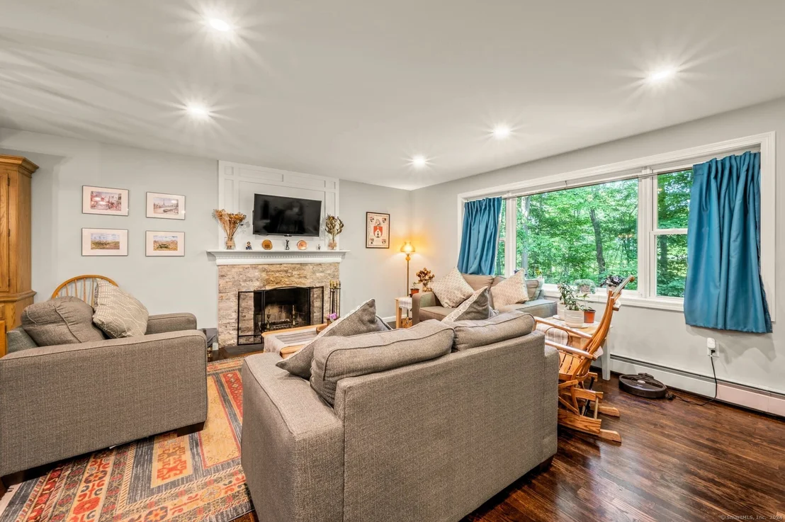 Photo of 160 Hattertown Road