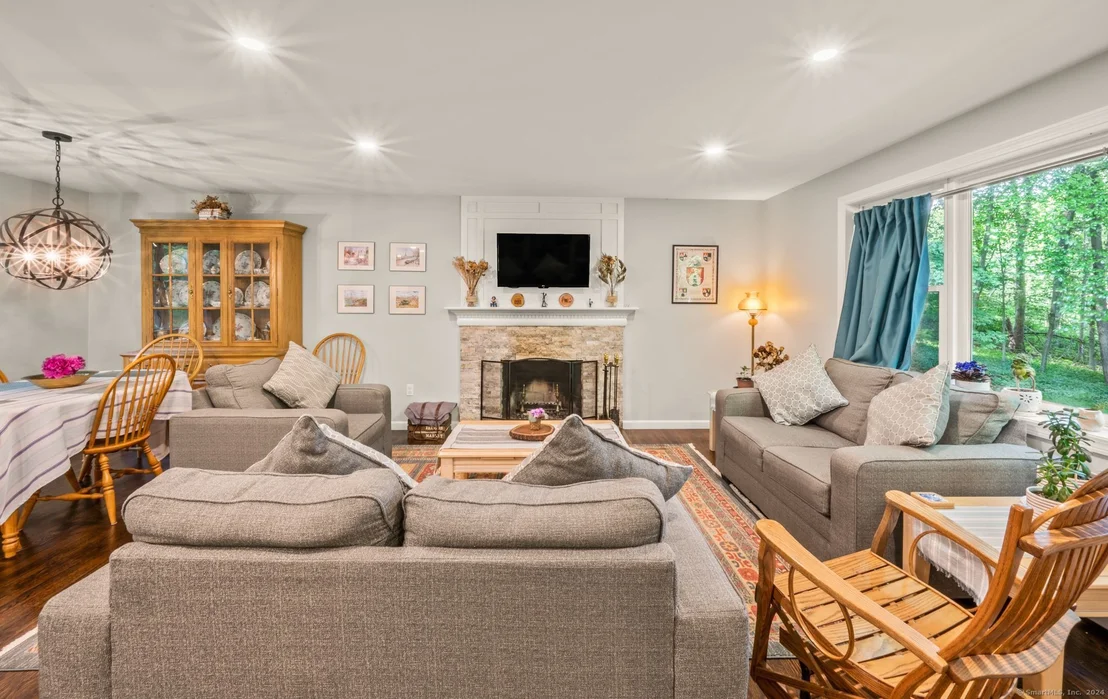 Photo of 160 Hattertown Road