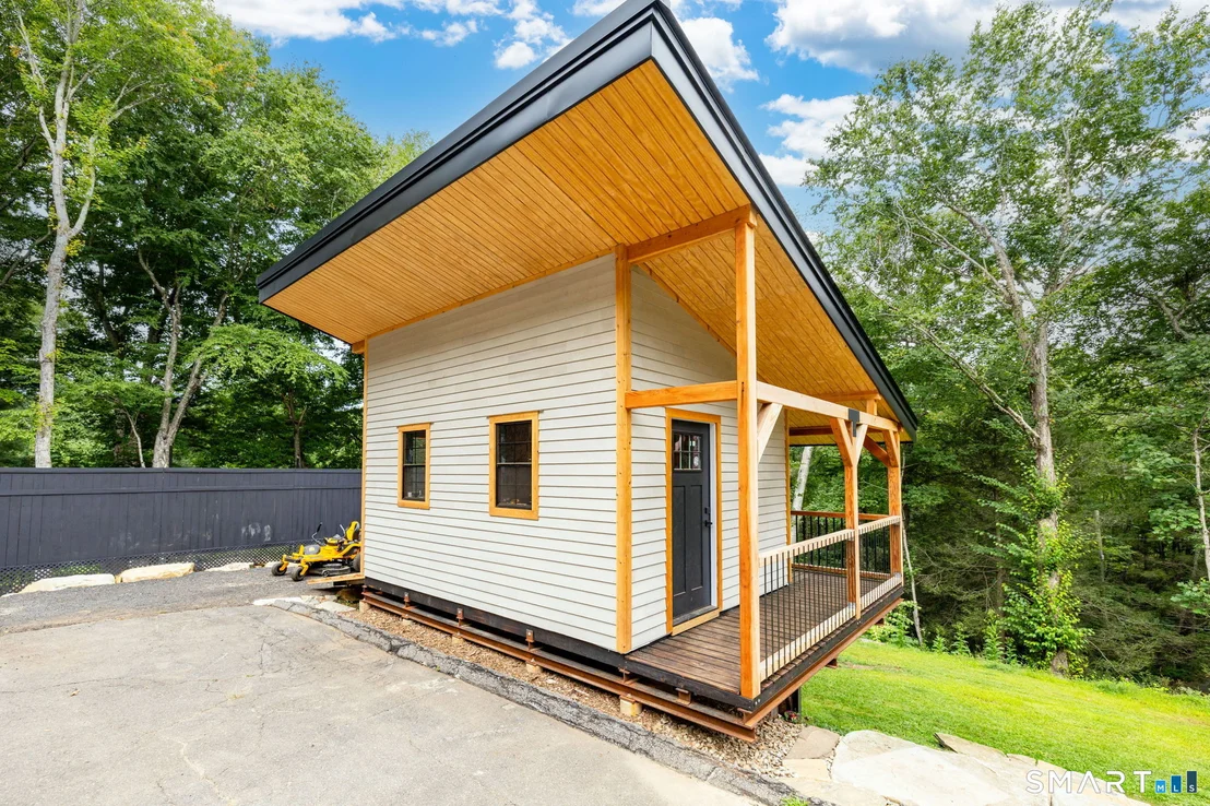 Photo of 1386 Cedar Swamp Road