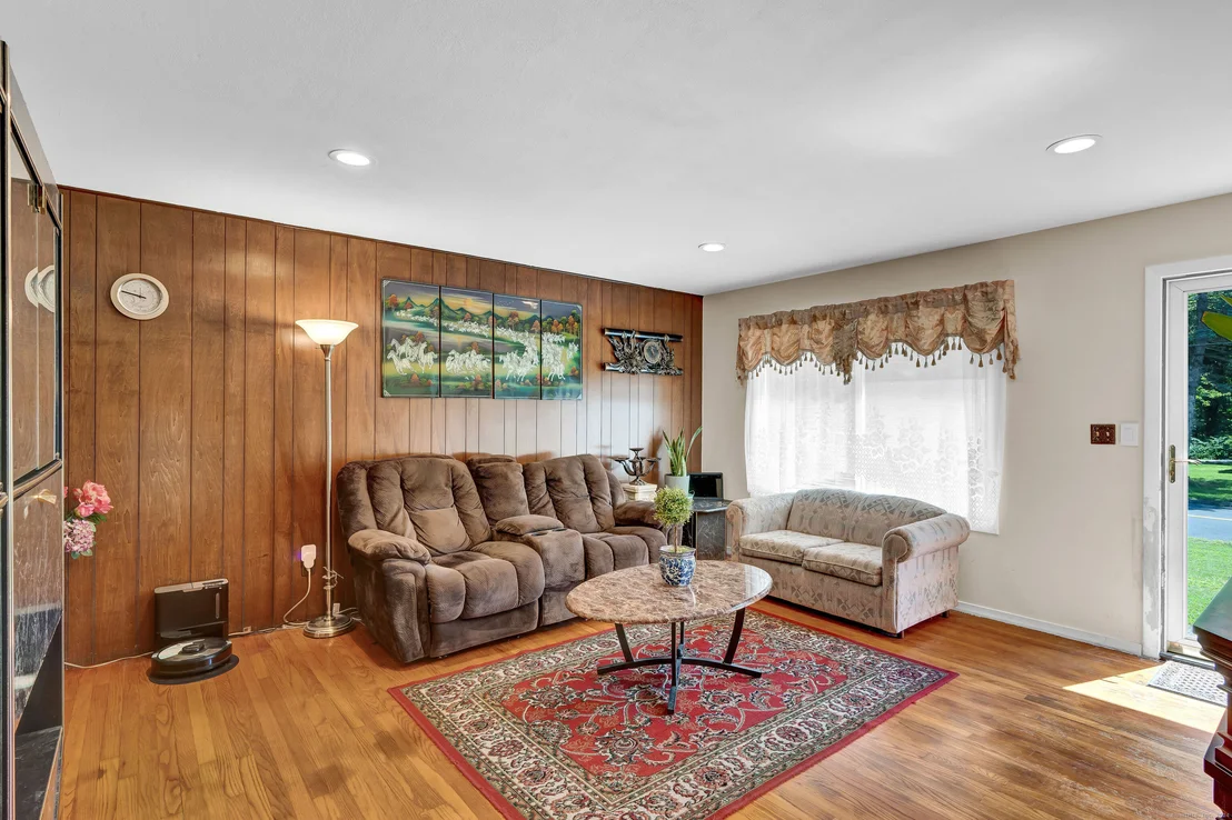 Photo of 8 Sherwood Drive