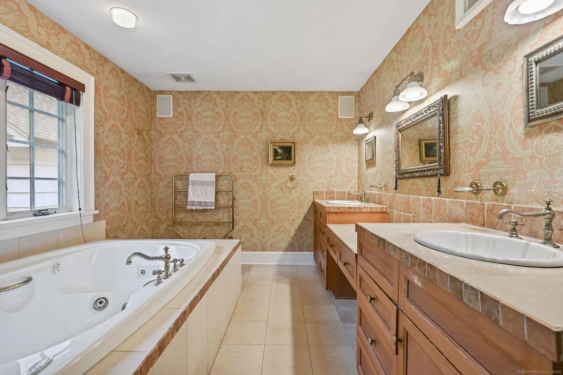 Photo of 330 Ridgefield Road