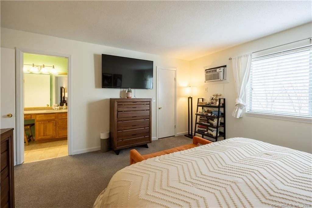 Photo of Unit 41D at 925 Oronoke Road