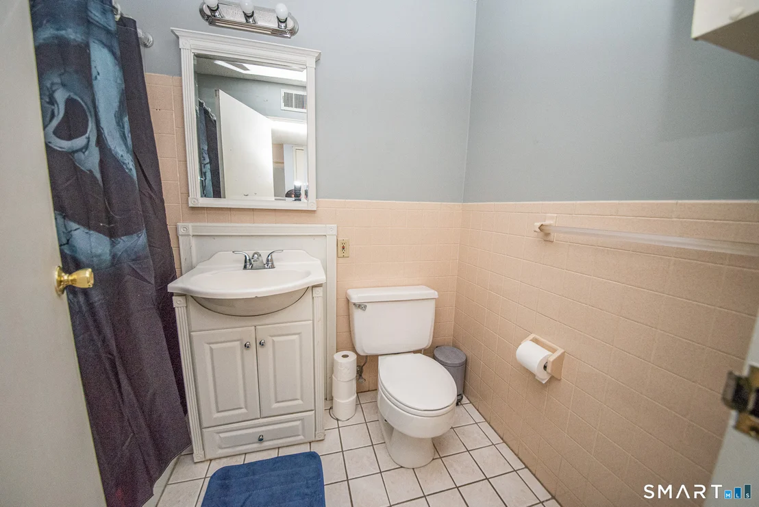 Photo of Unit F at 4 Georgetown Drive