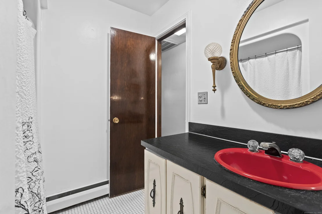 Photo of 1071 King Road