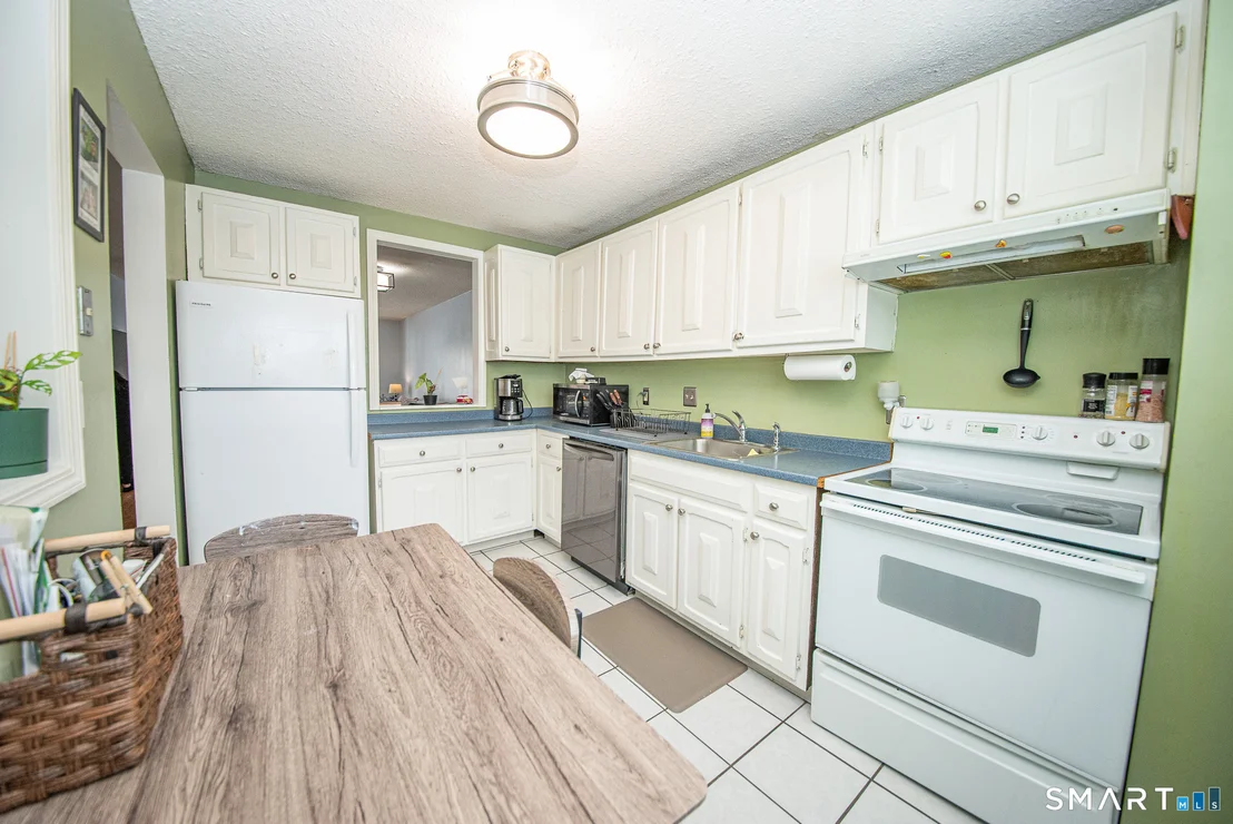 Photo of Unit F at 4 Georgetown Drive