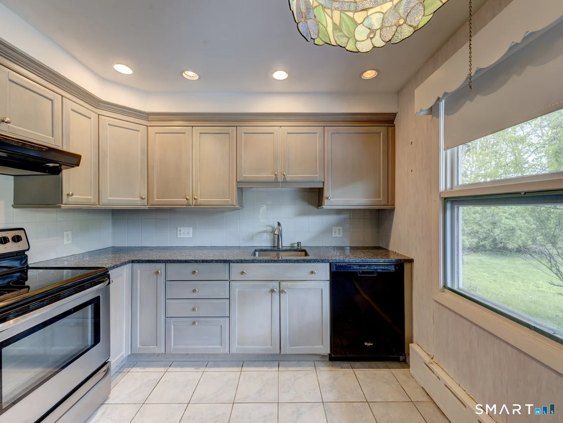 Photo of 284 Chestnut Hill Road