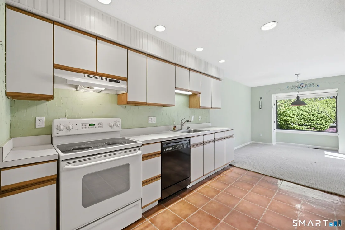 Photo of Unit B at 15 Thistle Way