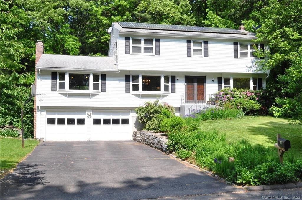 Photo of 5 Saxton Brook Drive