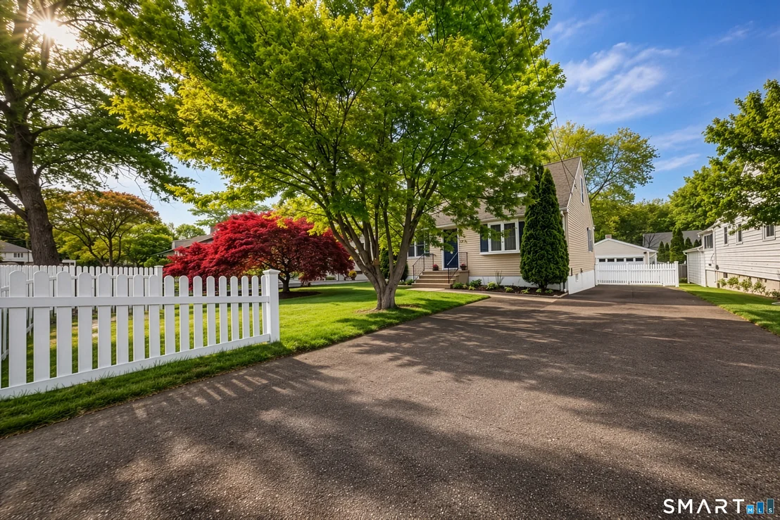Photo of 1710 Stratfield Road