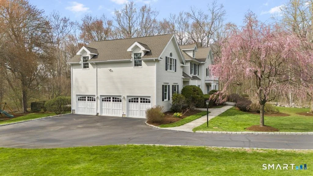 Photo of 8 Maplewood Lane