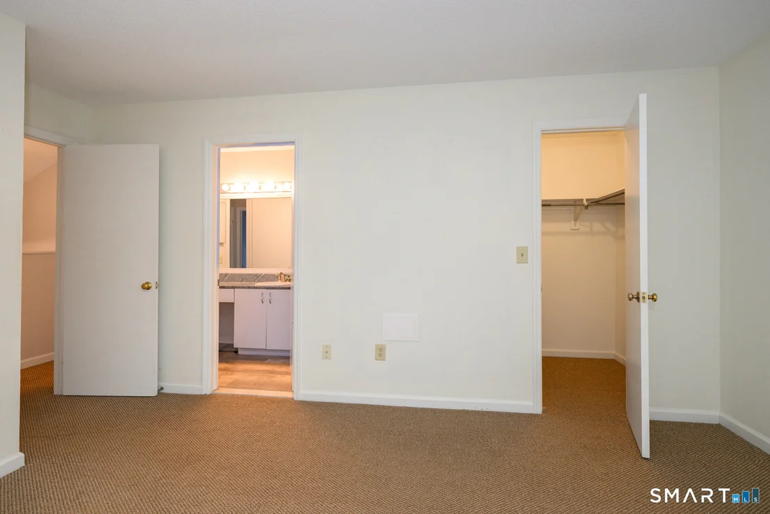 Photo of Unit 25D at 925 Oronoke Road
