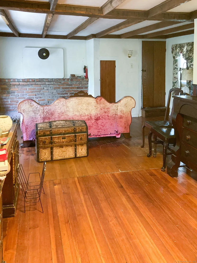 Photo of 908 Trumbull Highway