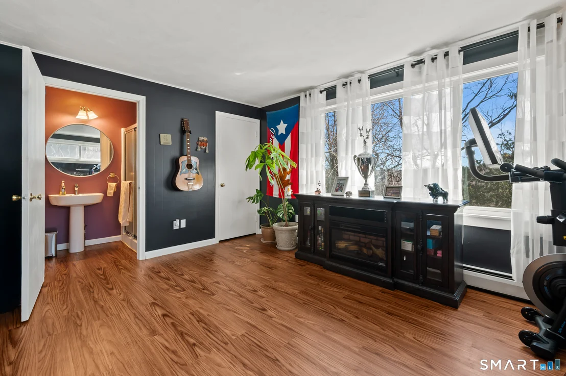 Photo of 32 Burr Avenue