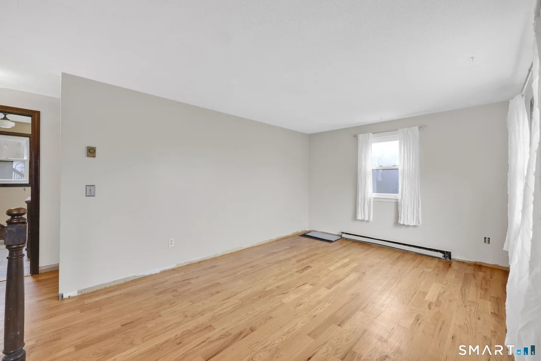Photo of 1091 Flanders Road