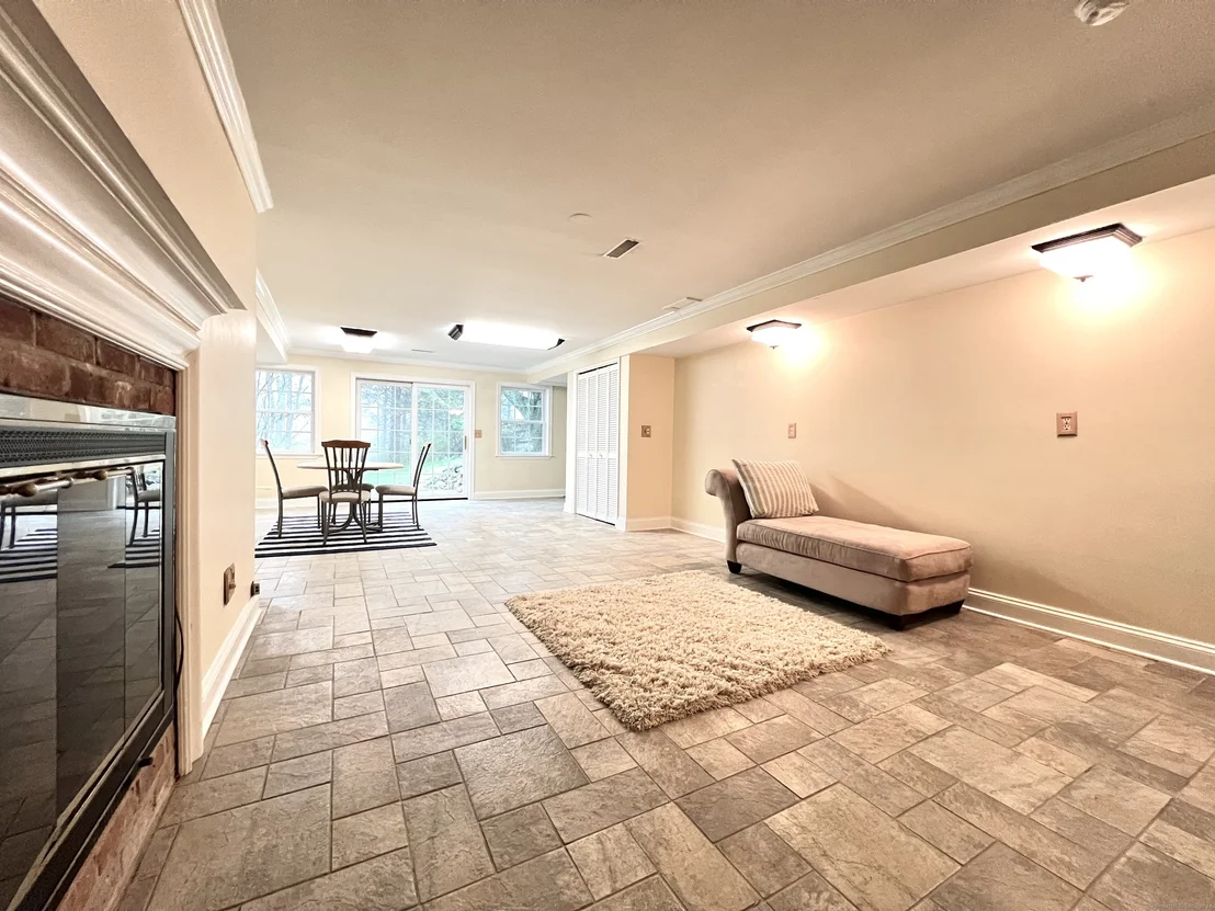 Photo of 320 Westport Road