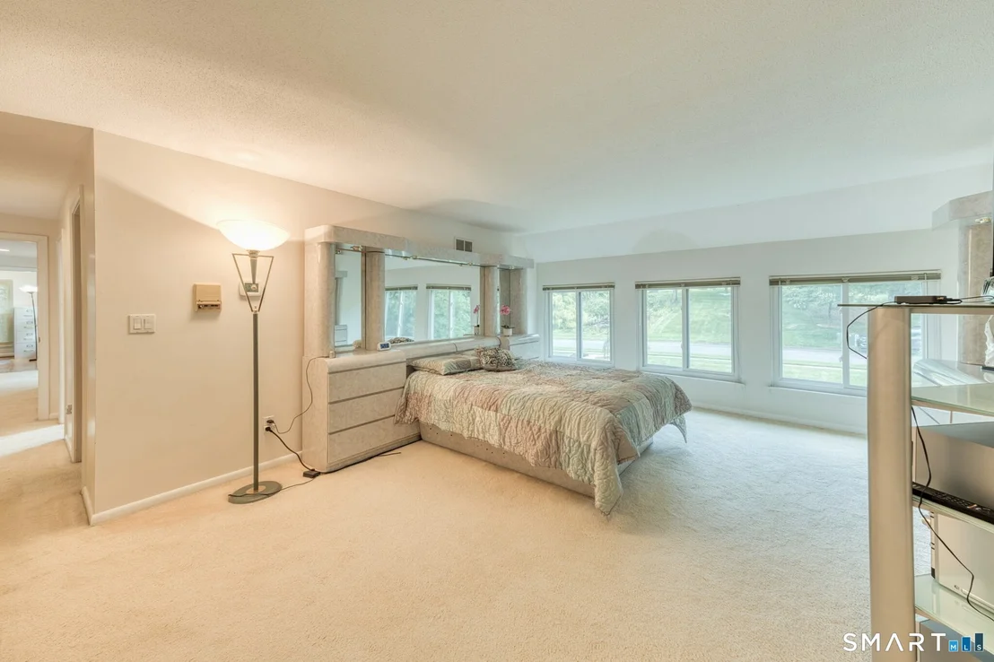 Photo of 73 Greentree Drive
