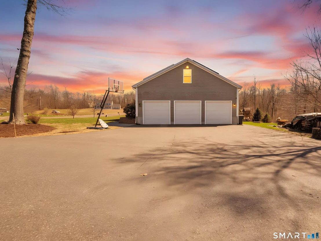 Photo of 18 Oakwood Drive