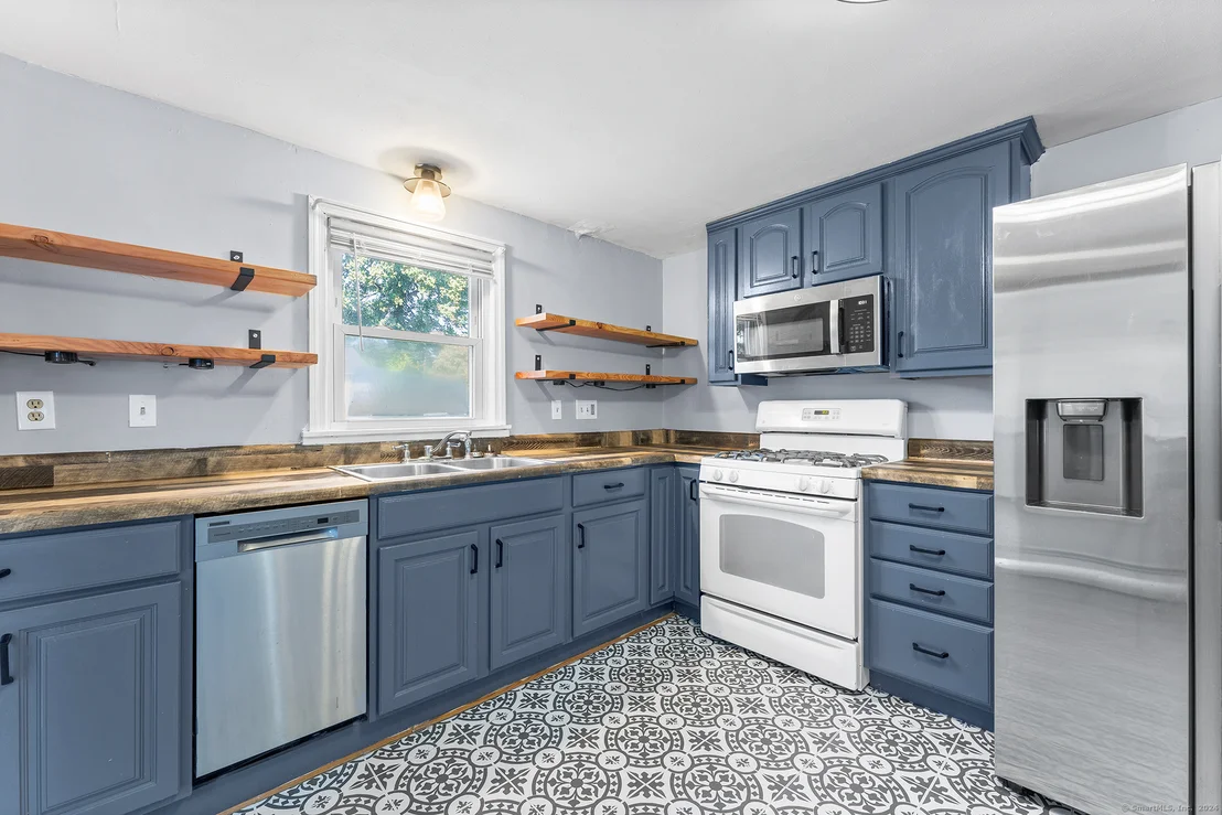 Photo of 165 Giddings Avenue