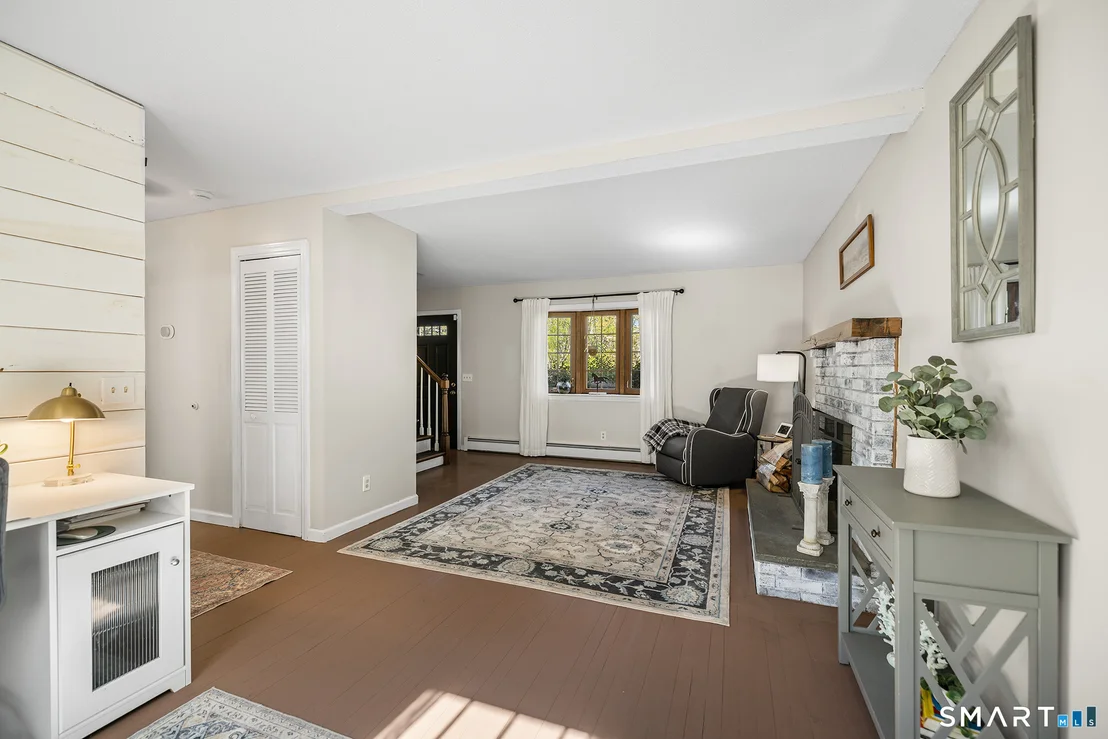 Photo of 1169 Flanders Road