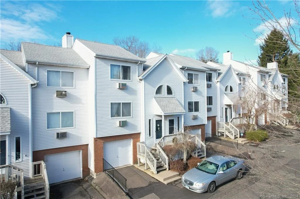Photo of Unit 41D at 925 Oronoke Road