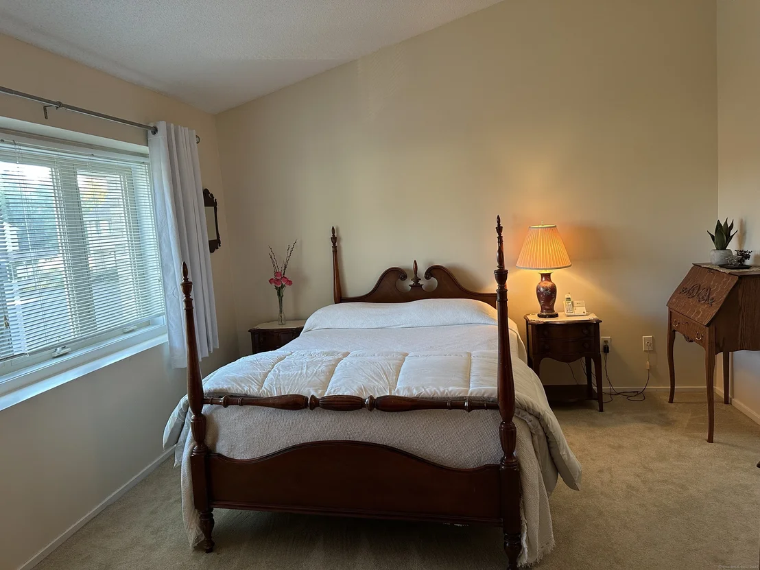 Photo of Unit APT23 at 827 Oronoke Road