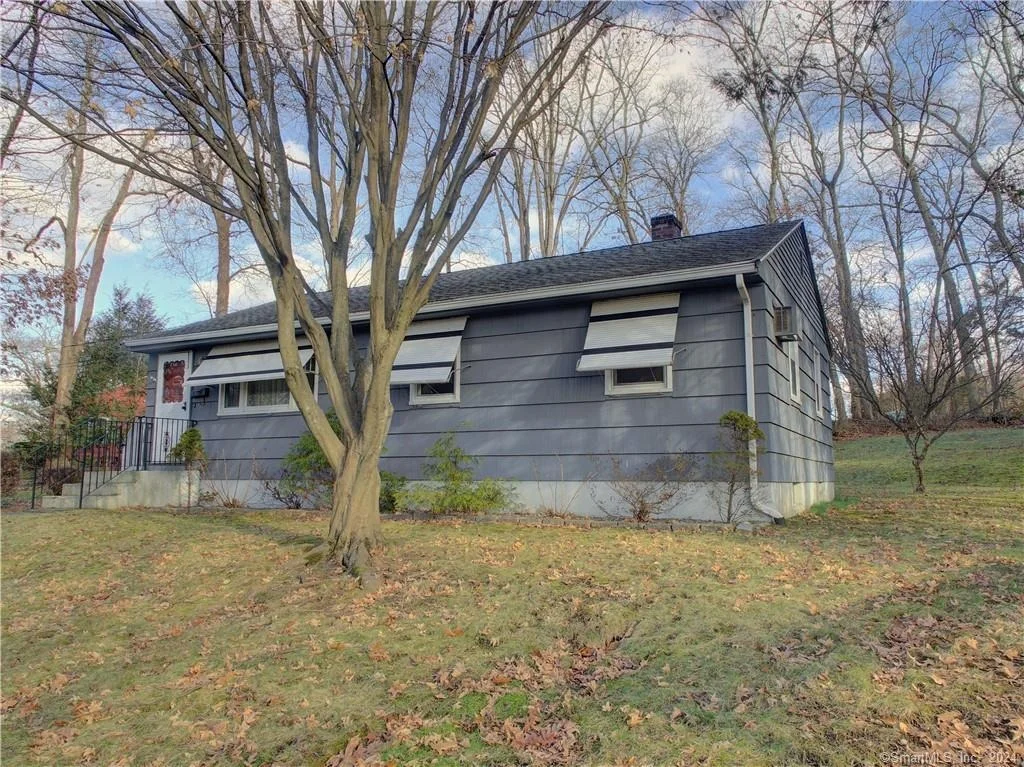 Photo of 183 Holbrook Avenue