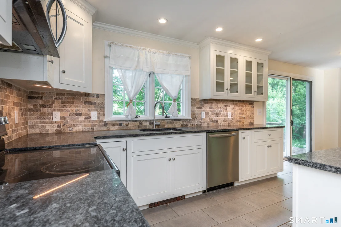 Photo of 124 Botsford Hill Road