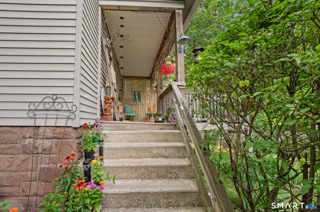 Photo of 598 High Street