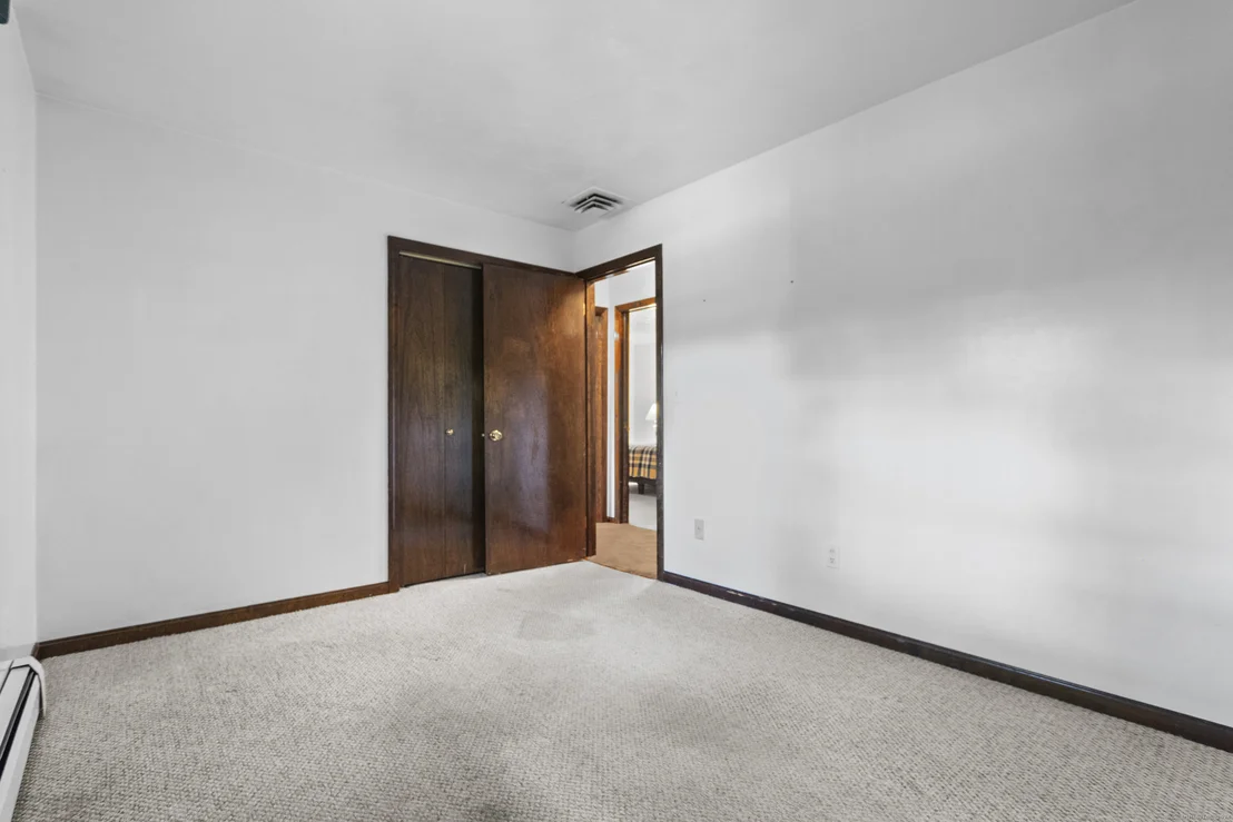 Photo of 1071 King Road