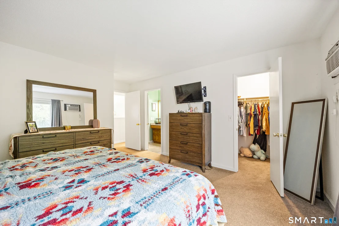 Photo of Unit 41D at 925 Oronoke Road