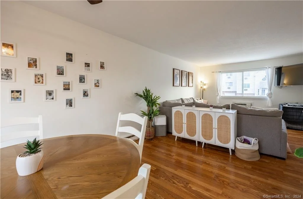 Photo of Unit 41D at 925 Oronoke Road