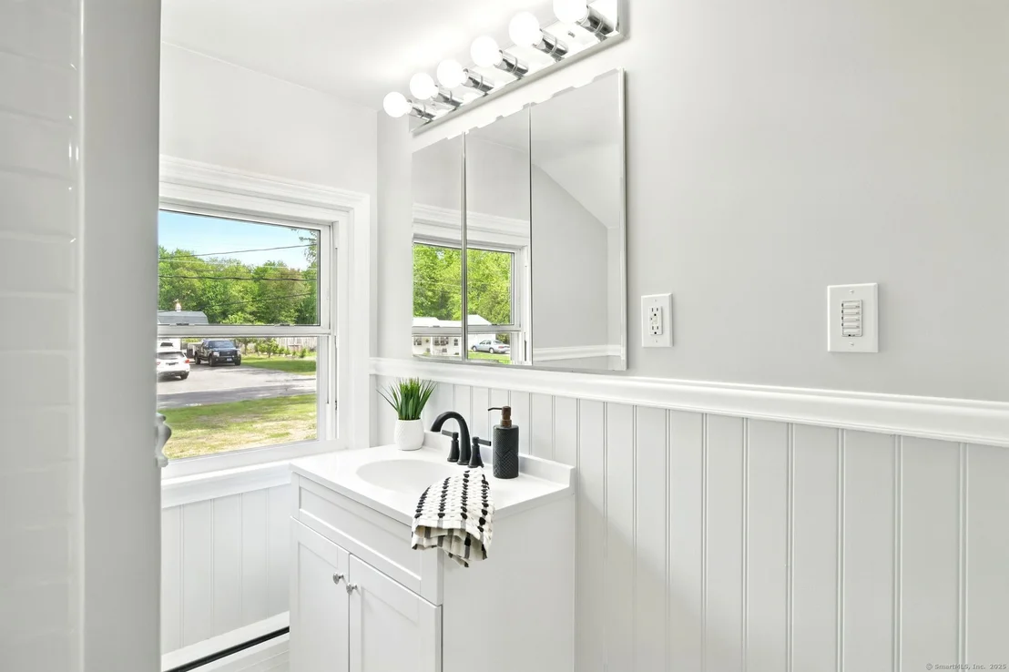 Photo of 843 Overhill Drive