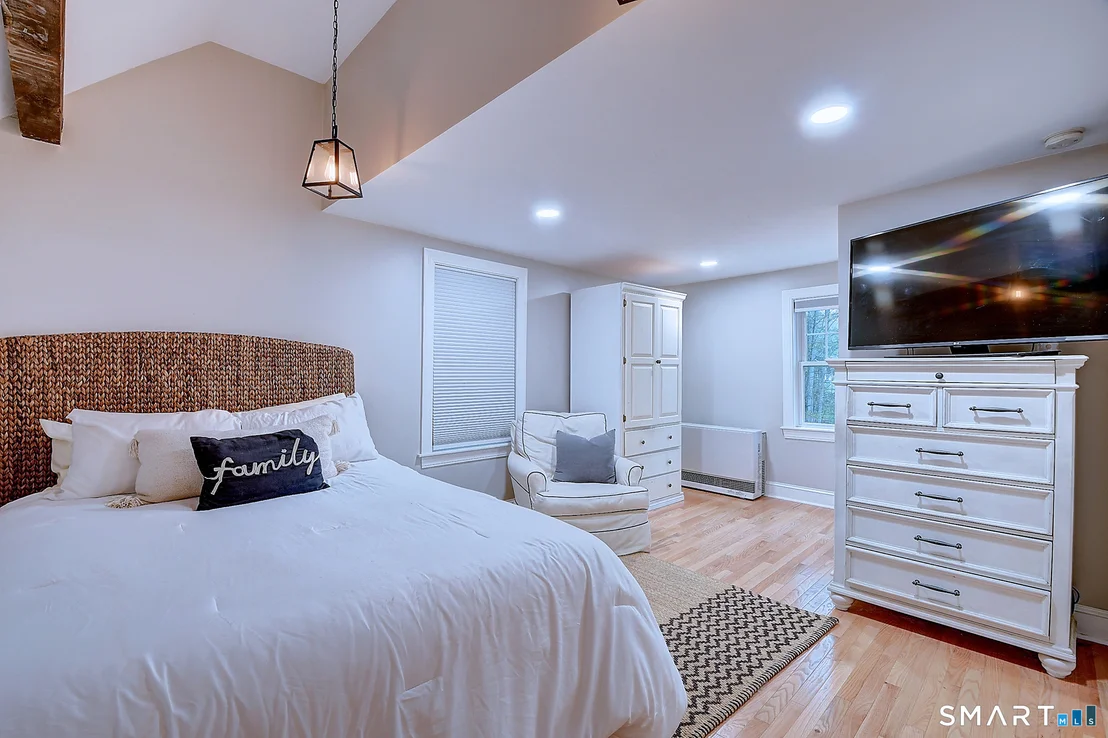 Photo of 27 Chestnut Hill Road