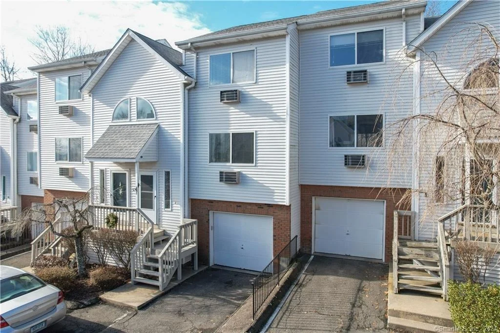 Photo of Unit 41D at 925 Oronoke Road