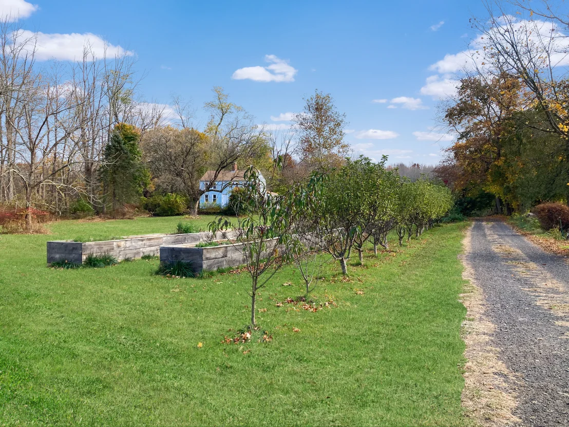 Photo of 908 Trumbull Highway