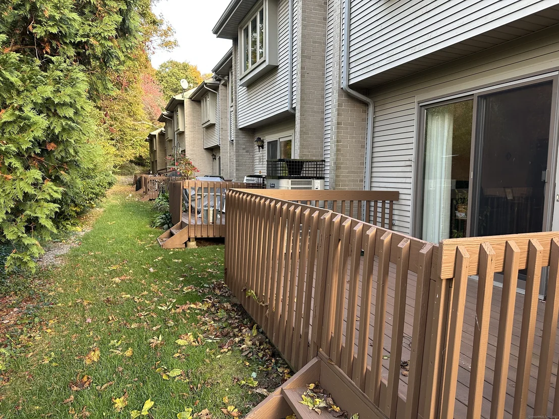 Photo of Unit APT23 at 827 Oronoke Road