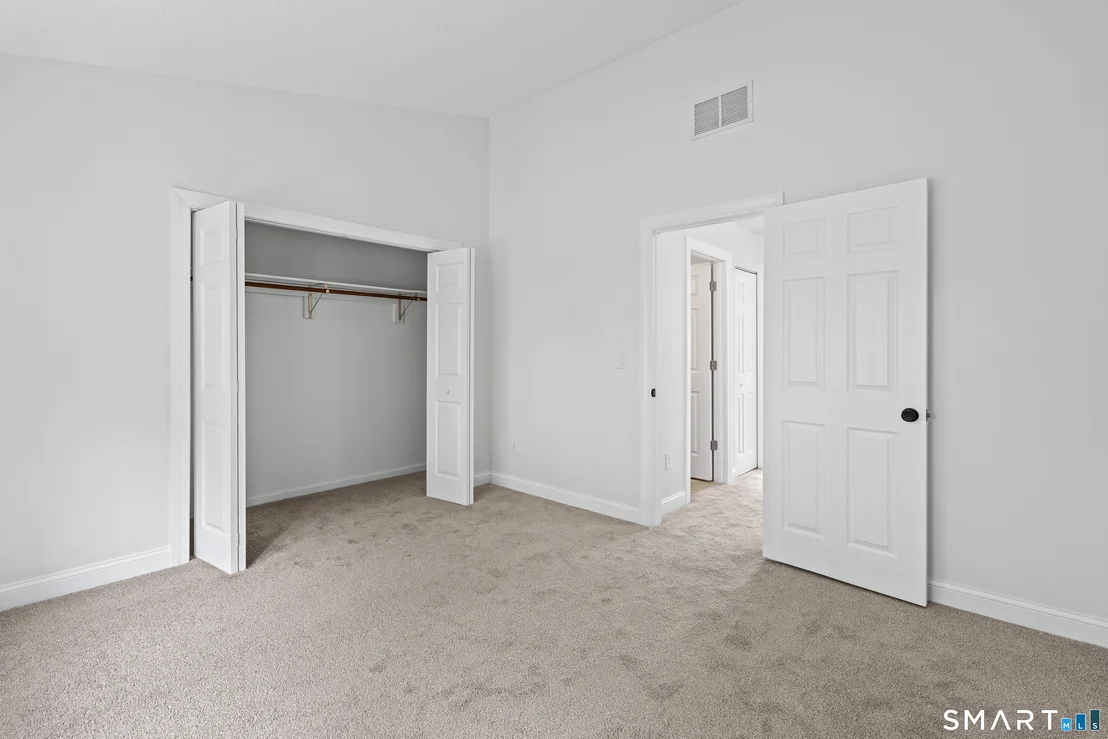 Photo of Unit 17 at 827 Oronoke Road