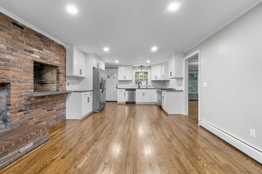 Photo of 545 Simsbury Road